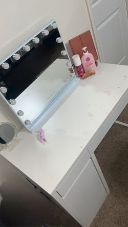 Vanity Mirror With Lights / Desk