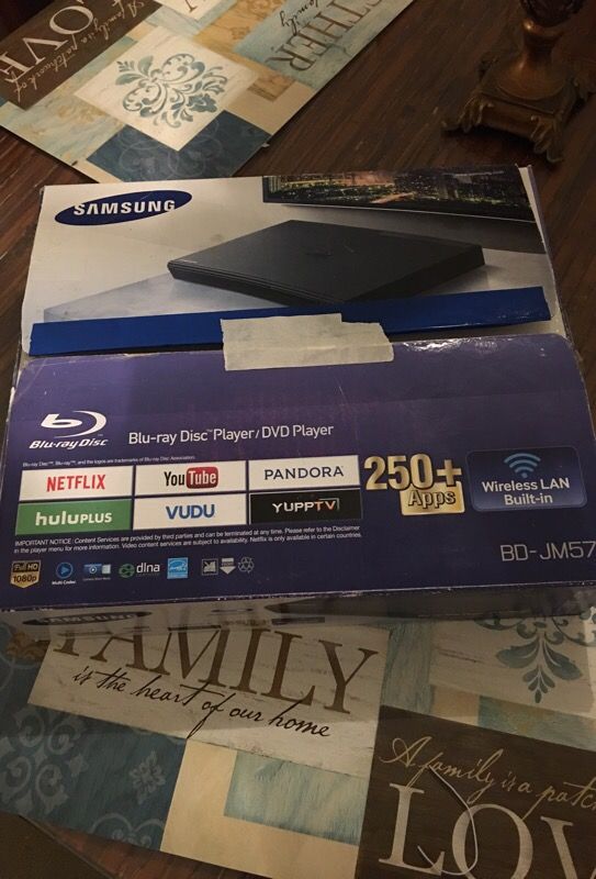 SAMSUNG Blu-ray/DVD player LIKE NEW.