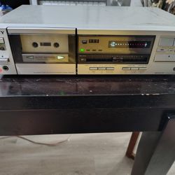 Sony Cassette Deck Tc-fx505r.    Turn On But Don't Play Maybe Needs Belts