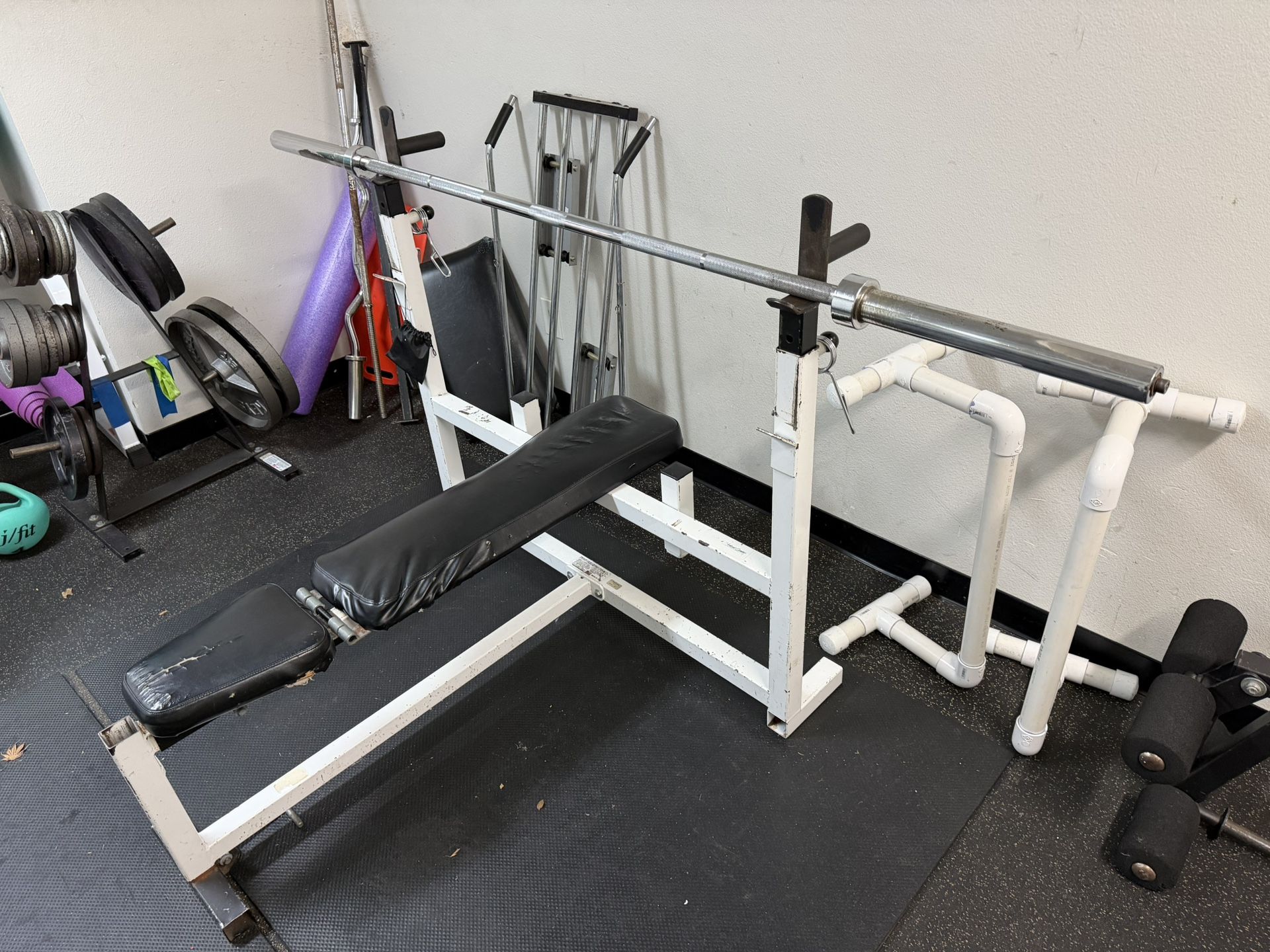 Power lifting bench press + plates (OBO)