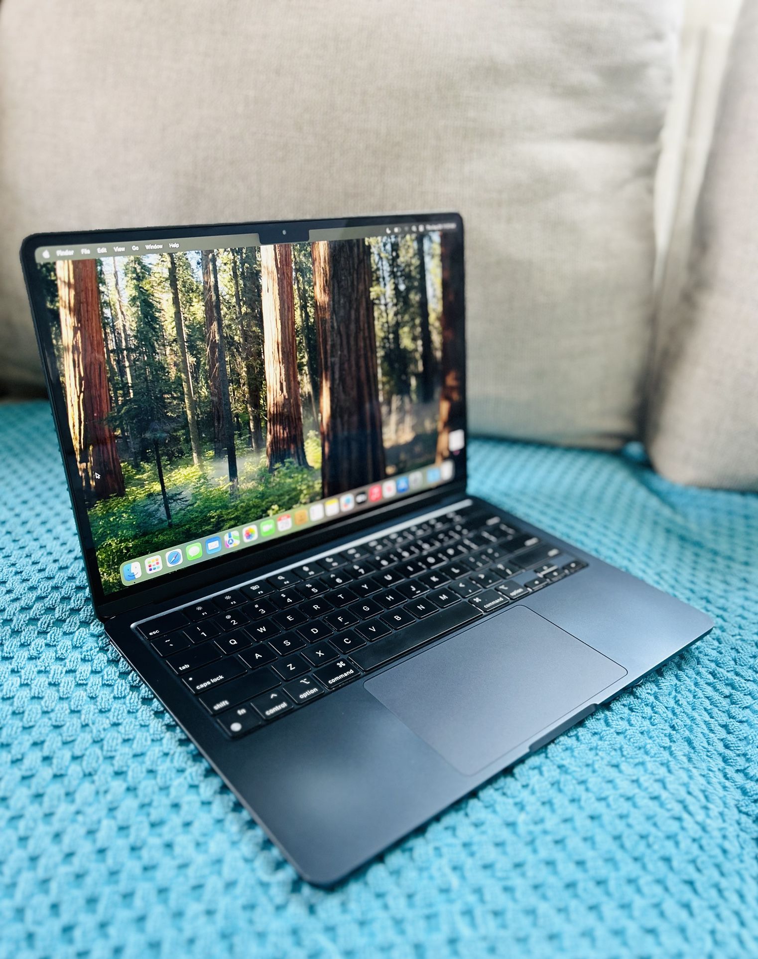 Macbook air 13 inch M2 chip 8Gb 256Gb