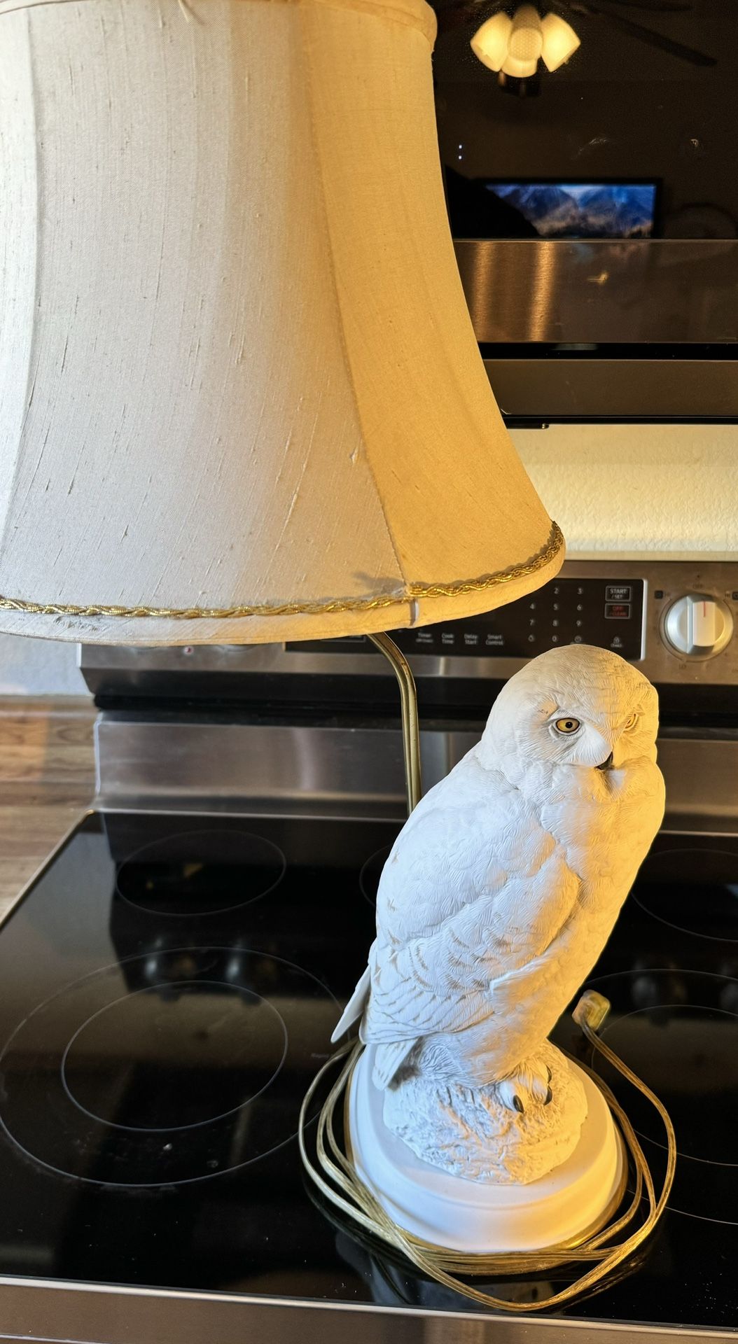 Vintage Fine Porcelain Franklin Mint Table Lamp - The Snowy Owl by Raymond Watson.