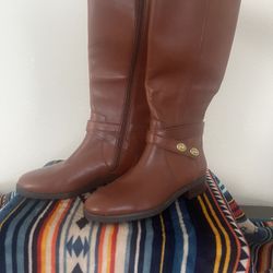 Brand New Womens Coach Boots Size 8-Brown