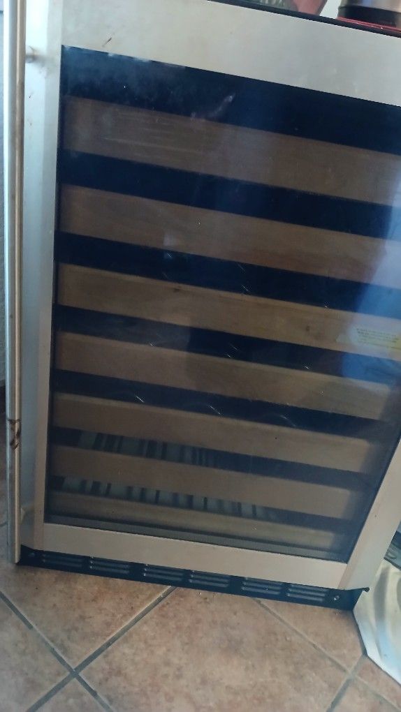 Wine Cellar/ Small Refrigerator