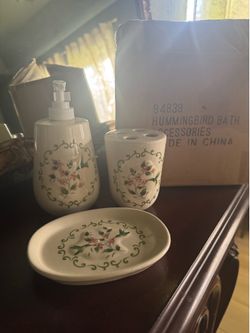 New hummingbird bathroom accessories