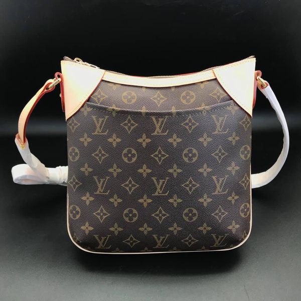 Louis Vuitton Crossbody bag for Sale in Calumet Park, IL - OfferUp