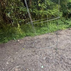 USED TOMATO CAGES 🍅🍅🍅 Galvanized, 54 inch 20 Available $5 each 