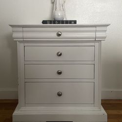 Nightstand 