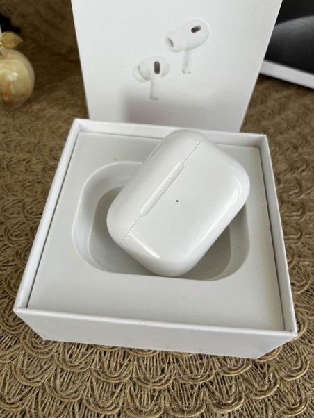Airpods 2nd Gen(price Negotiable)