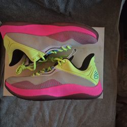 UA Curry Basketball Shoes 