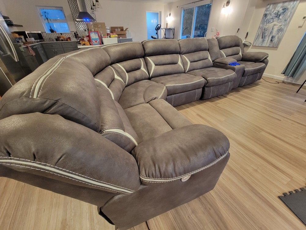 5 pc Sectional, 3 power recliners