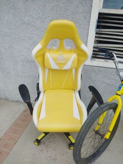 AA Gaming chair $40$