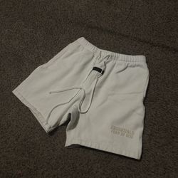 Essentials FOG Cream Shorts 🎂