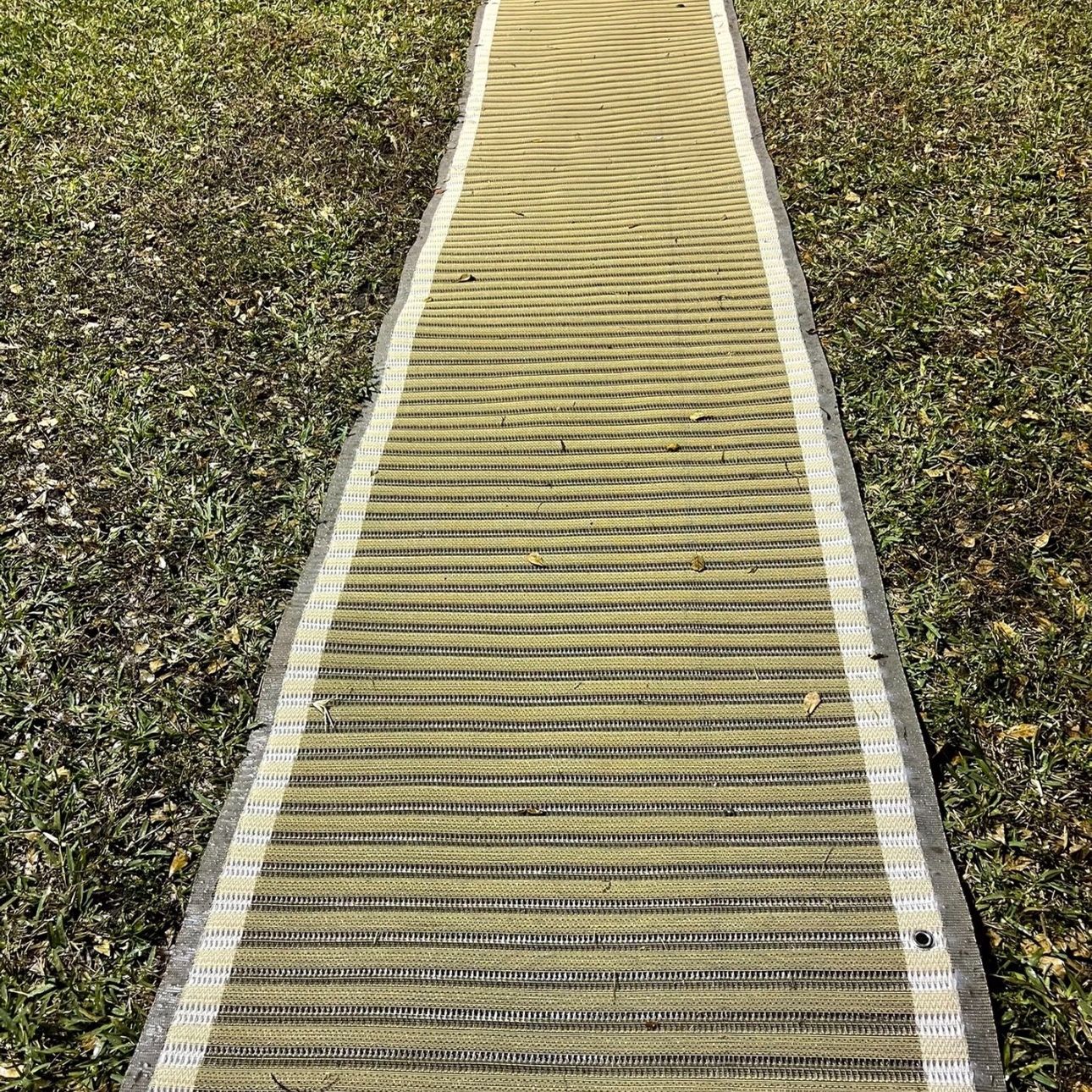 Mobi-mat ADA 100 Ft carpet Beach Roll-up Walkway Wheelchair for Sale in ...