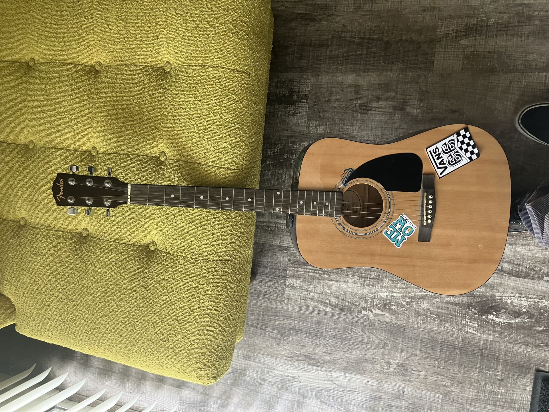 Righty Fender Acoustic 6 String Guitar