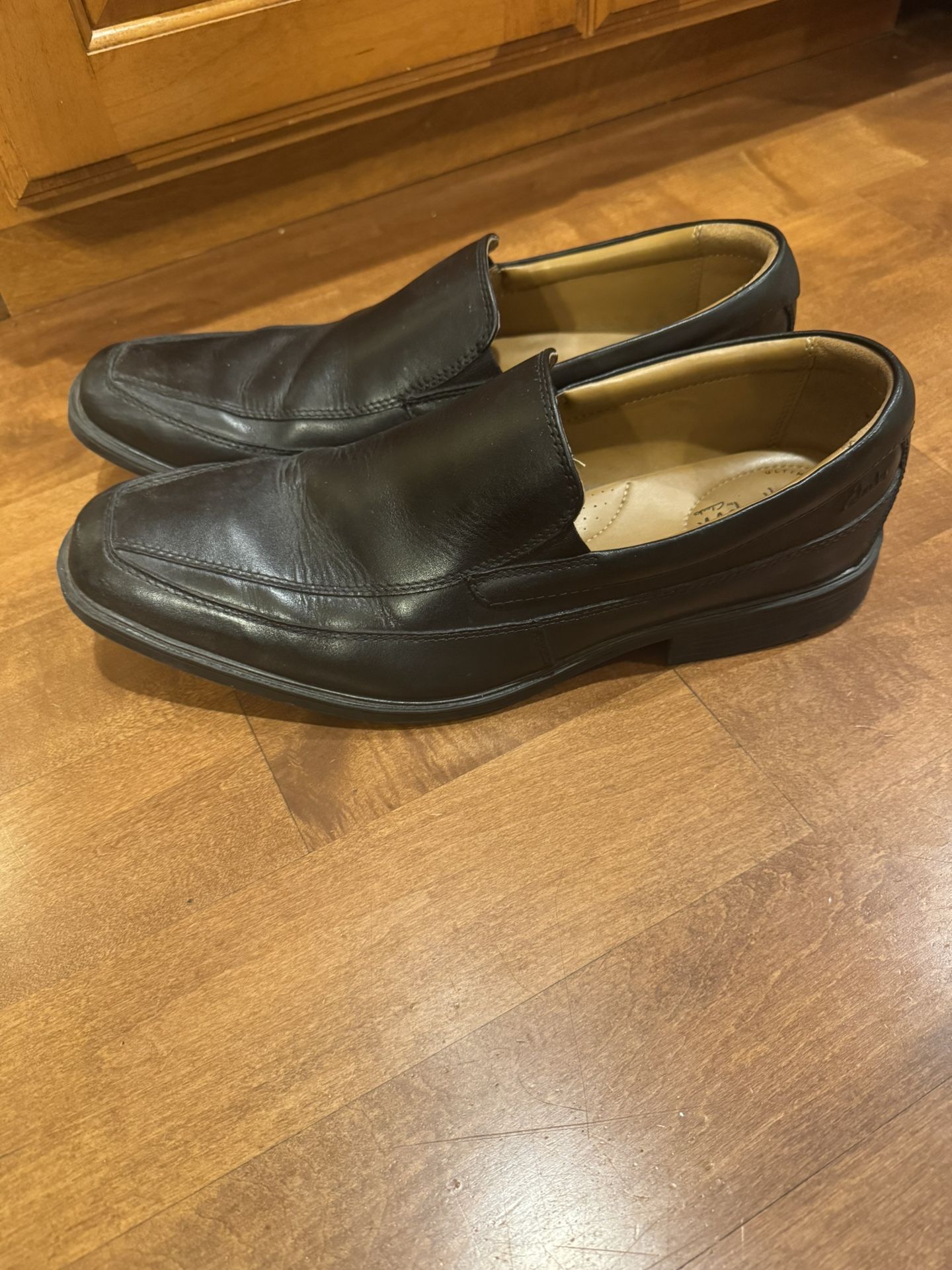 Men’s Clark’s Collection Leather Shoes Shipping Available