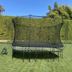 Jumbo trampoline springfree