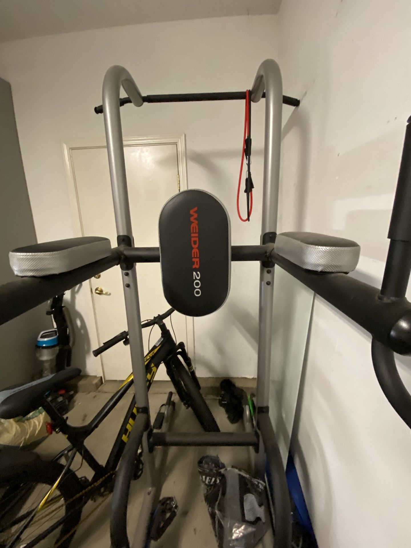 Weider 200 Power Tower 