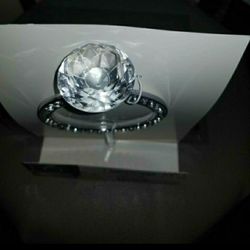 Diamond ring 