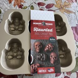 Nordic Ware Skull Cakelet Pan