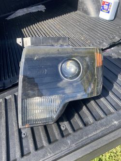 Ford F-150 Driver Side Headlight