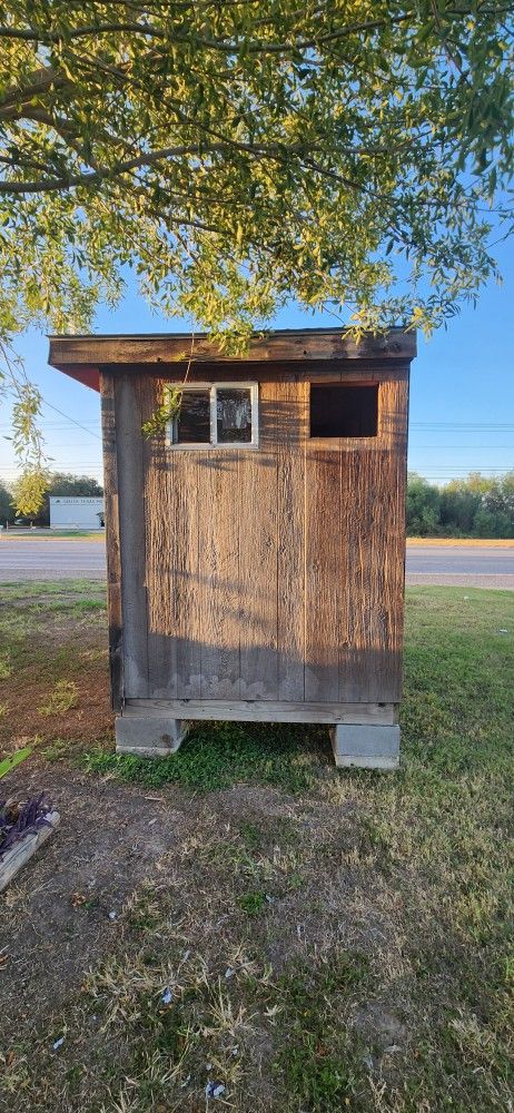 Out Door Restroom