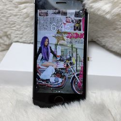 Apple iPhone SE 1st Generation 32 GB  for parts ost repair