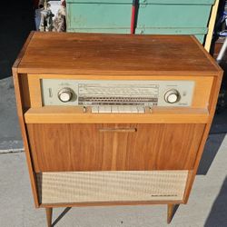 MCM 1958 Grundig Tube Radio & Record Player Working Excellent Condition 