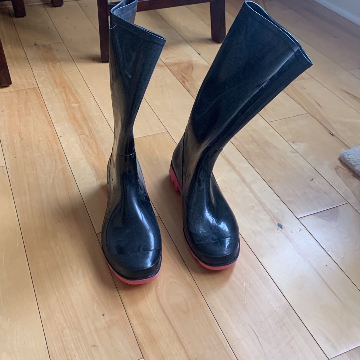 Barely Worn Rain Boots Size 11 Women’s
