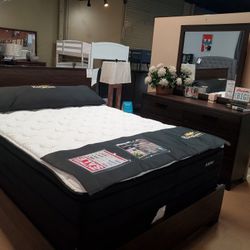 4pc Queen Bedroom Set