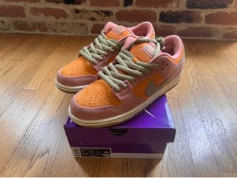 Nike SB Dunk Low Pro “Red Stardust”