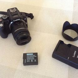 Panasonic DMC-G5KK 16 MP Mirrorless Digital Camera With 14-42mm Zoom Lens and 3-Inch LCD (Black) Plus Panasonic 16GB SD card and Bag Perfect Condition