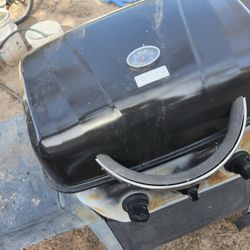 BACKYARD  GRILL  GAS VERY GOOD CONDITION  