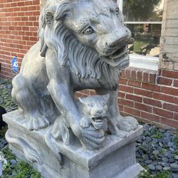 2 Huge Lion Statues