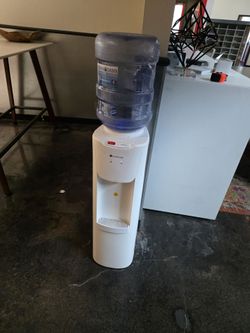 Water dispenser agua