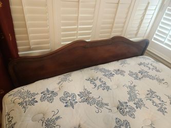 Queen size bed w/ matress