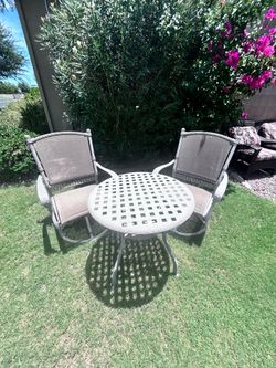 Metal Patio Set - Can deliver!