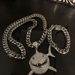 Stainless steel cuban link set with shark pendant