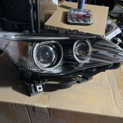 New Open Box! BMW 5 Series Bi-Xenon(R) Hella Headlight Assembly for BMW 5 Series Part # H11077021