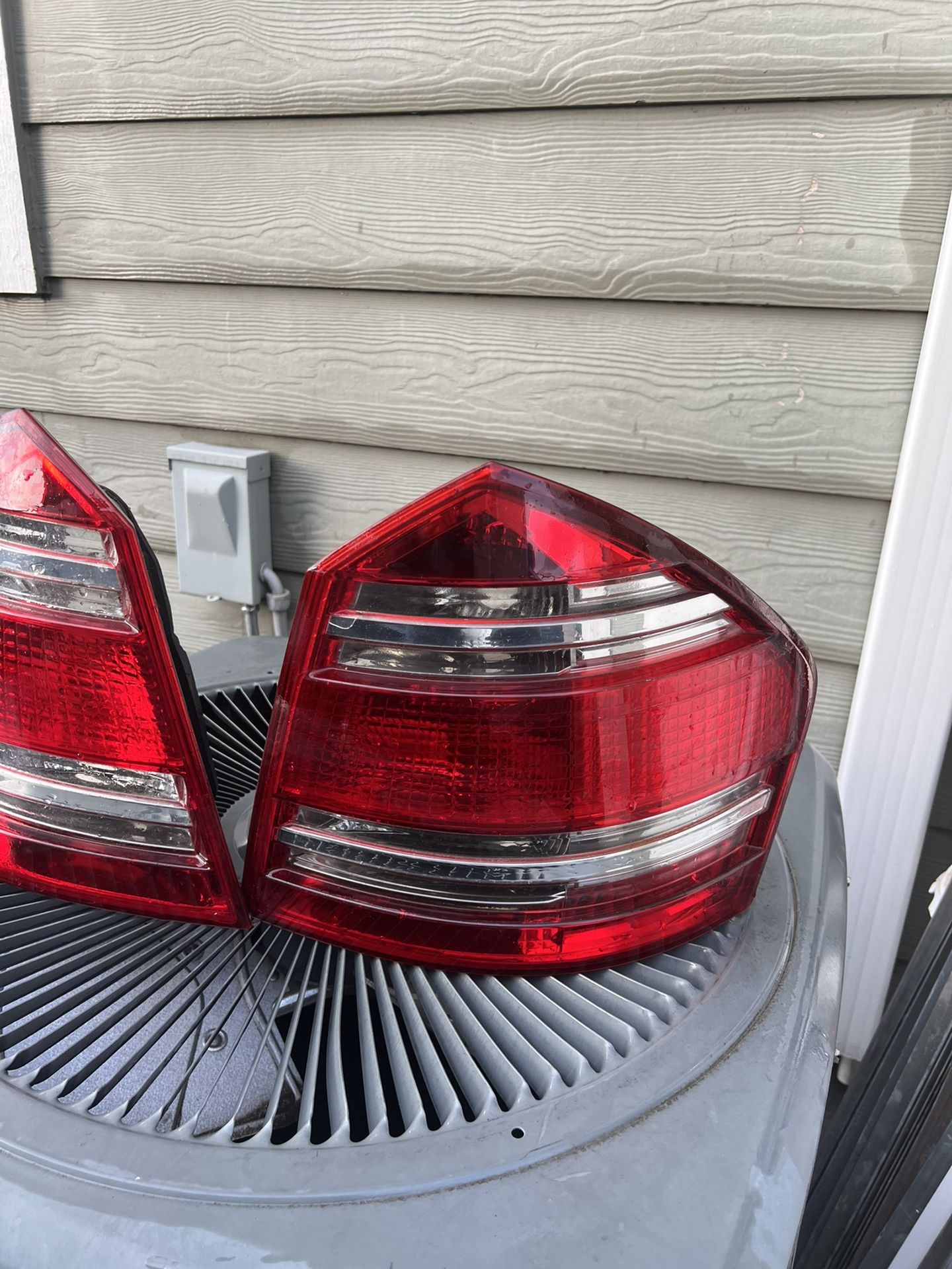 2008 Mercedes GL450 Tail Lights (Left and right)
