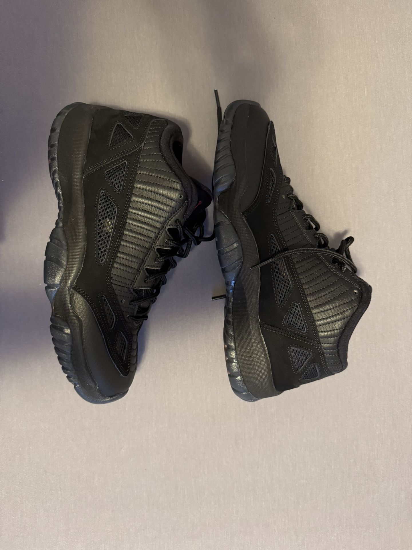 Air Jordan 11 Retro Low “Referee” Size 9