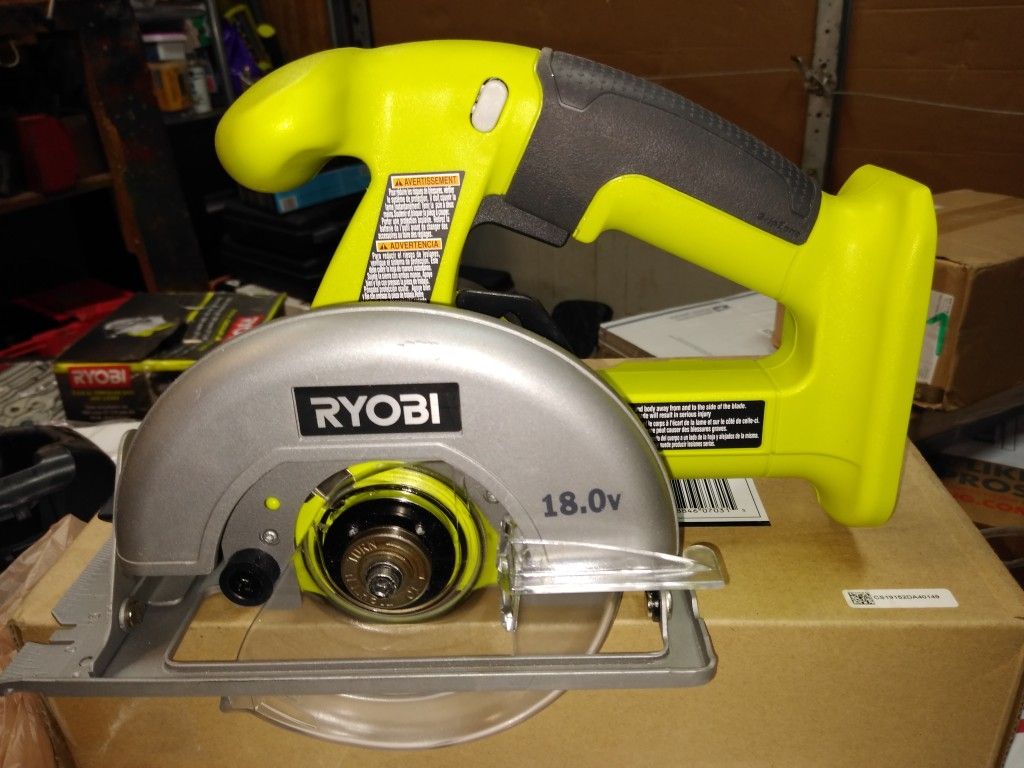 Ryobi One+ P501G 18V Lithium Ion Cordless 5 1/2 Inch Circular Saw