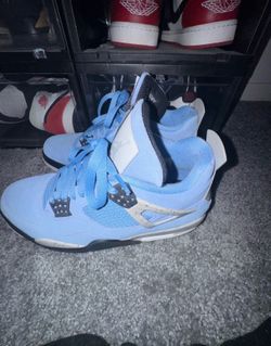 University blue Jordan 4 Size 9.5 Men
