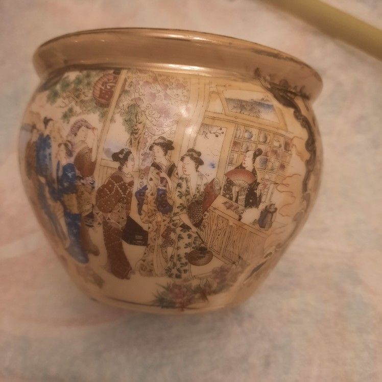 Vintage Hand Crafted Chinese Porcelain Tea Jar. Exquisite Detail!