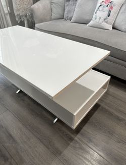 Coffee Table Excelente Conditions 