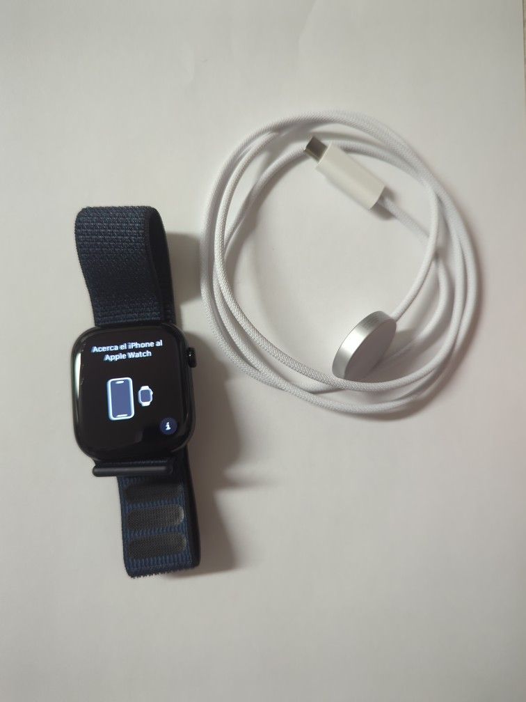 Apple Watch 10 46mm Black With Blue Velcro