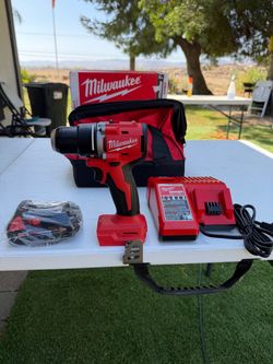 Milwaukee m18 compact brushless 1/2” drill driver kit