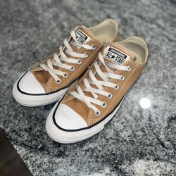 Converse All Star Low-Tops – Women’s Size 7