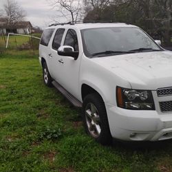 Chevy Suburban 2013 Clean Title 
