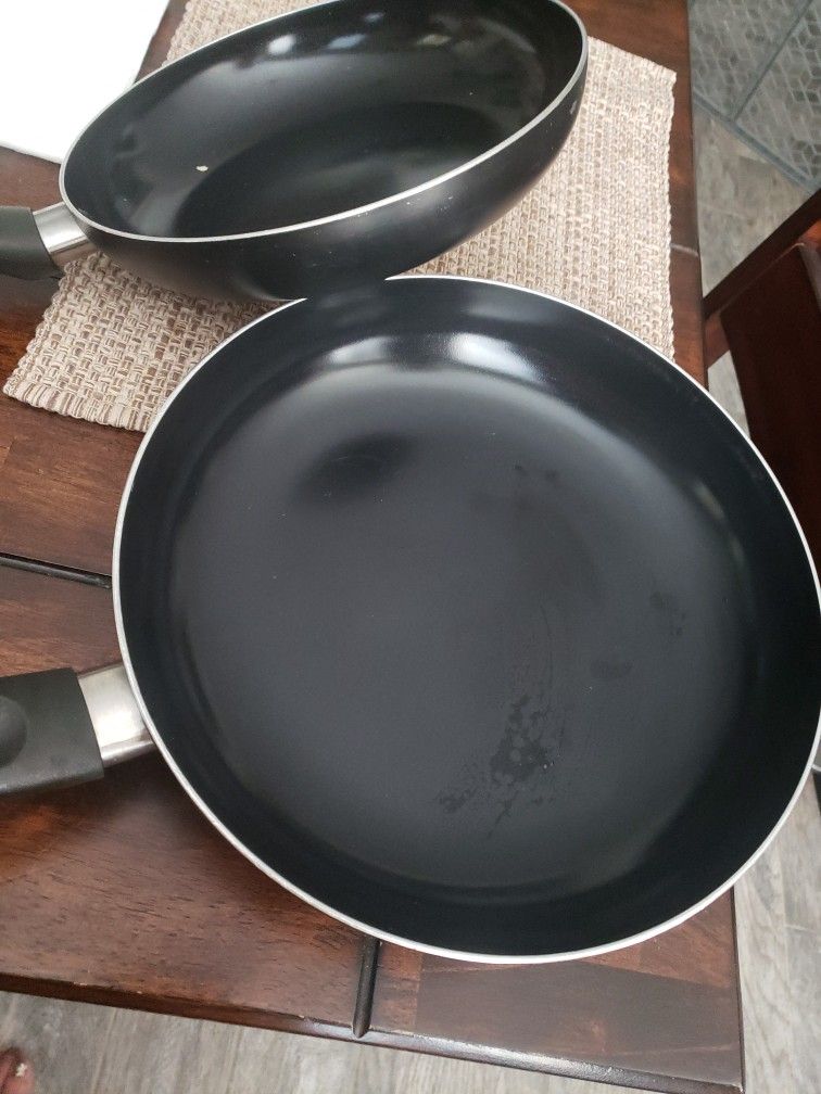 2 Cooking Pans
